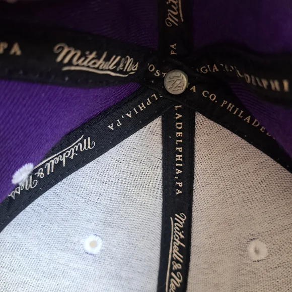 Mitchell & Ness Toronto Raptors two-tone snapback cap in purple and red - Picture 9 of 11